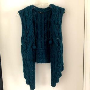 Millau dark green knit vest size small